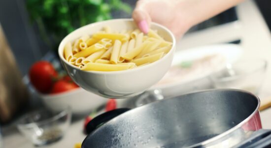 Pochi ed economici ingredienti per una pasta veloce