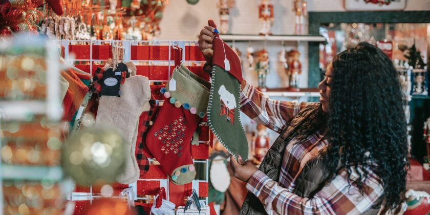Pochi sanno perché si riempie la calza della Befana di dolci e carbone-proiezionidiborsa.it