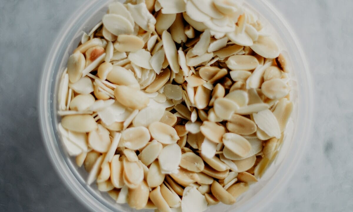 Prepariamo una crema di mandorle