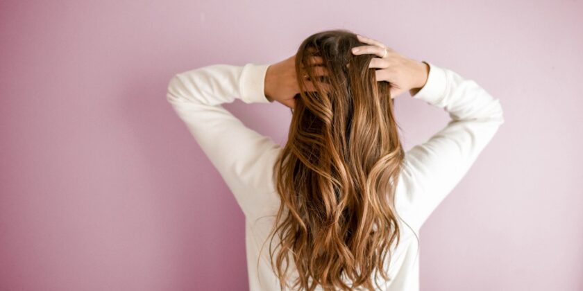 Puoi avere capelli sani e lucenti con 1 semplice trucchetto