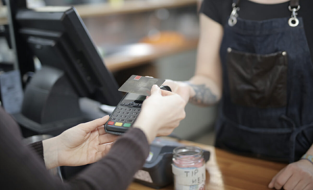 Qual è lo stipendio di un cassiere di supermercato