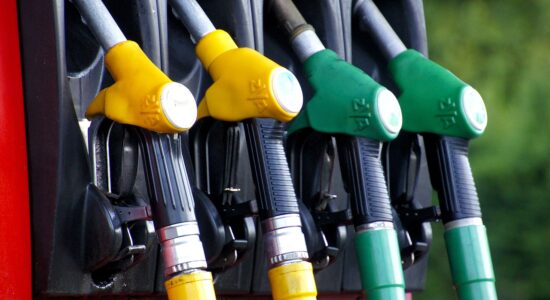 Risparmiare sulla benzina è possibile-proiezionidiborsa.it