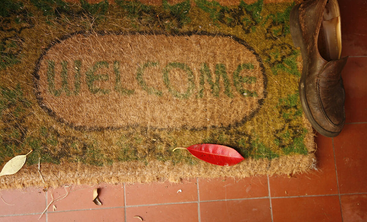 Se vogliamo risparmiare seriamente, possiamo farci ospitare in case di privati in tutto il Mondo tramite il couchsurfing