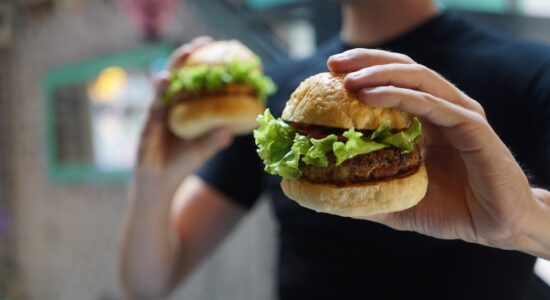 Se vuoi mangiare di meno dovresti prendere questa semplice abitudine