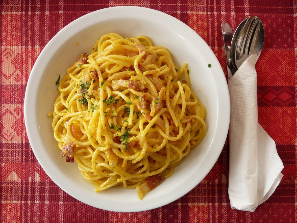 Spaghettoni con guanciale-proiezionidiborsa.it