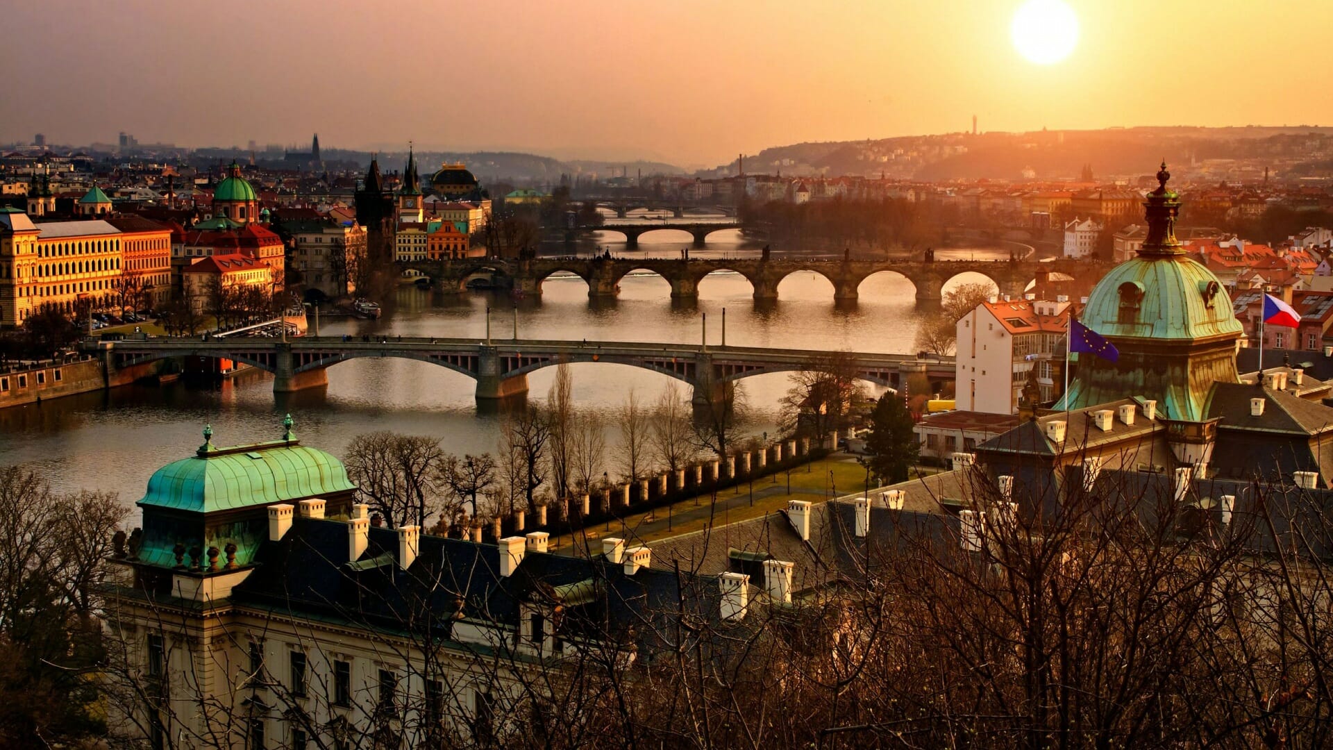 Tra tante bellissime città ad esempio potremmo andare a Praga