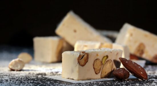 Troppo buono questo dolce preparato con il torrone avanzato