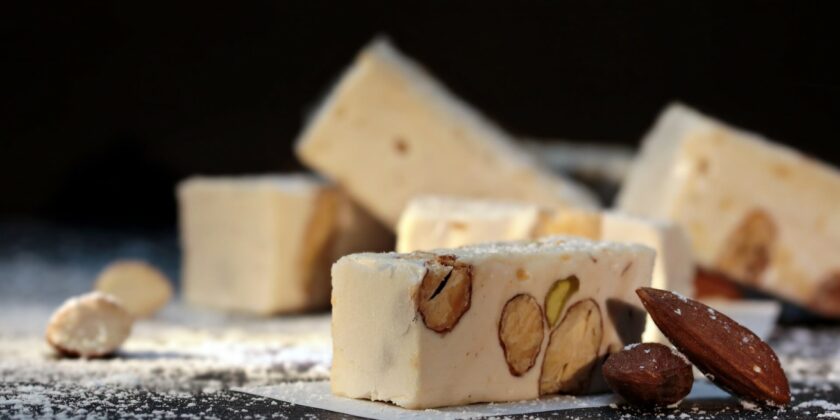 Troppo buono questo dolce preparato con il torrone avanzato