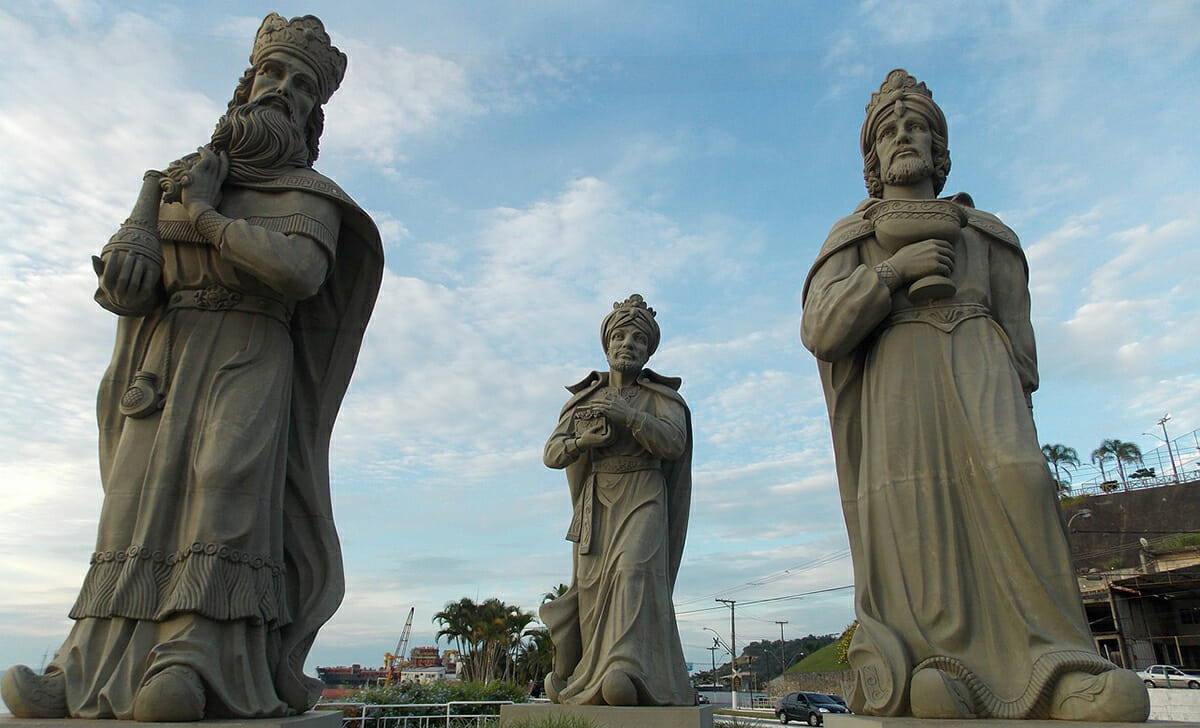 Una delle teorie più accreditate ricollega la storia della Befana a quella dei Re Magi