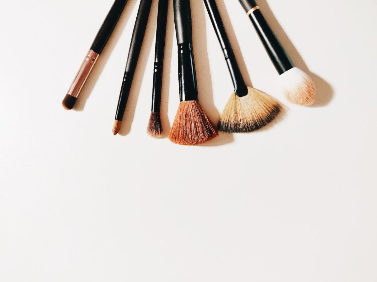 Usare strumenti per il make up ben puliti-proiezionidiborsa.it