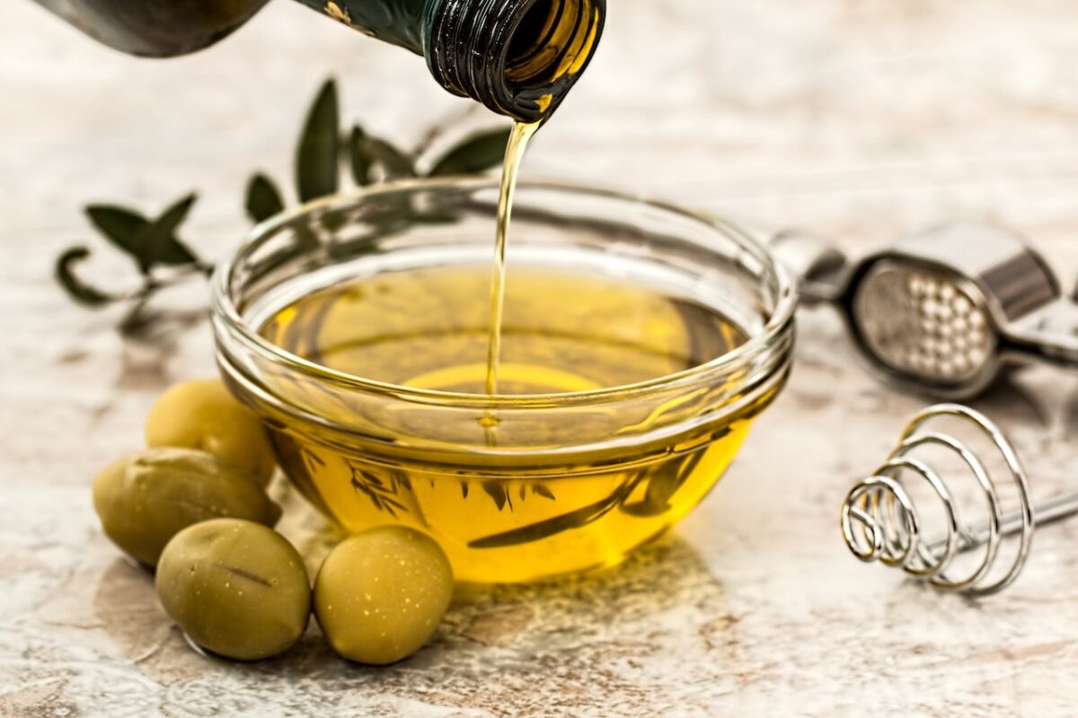 Acquistiamo olio direttamente dagli oleifici