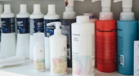 Come mettere il balsamo per capelli