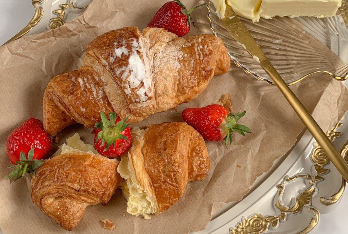 Croissant alla francese con burro