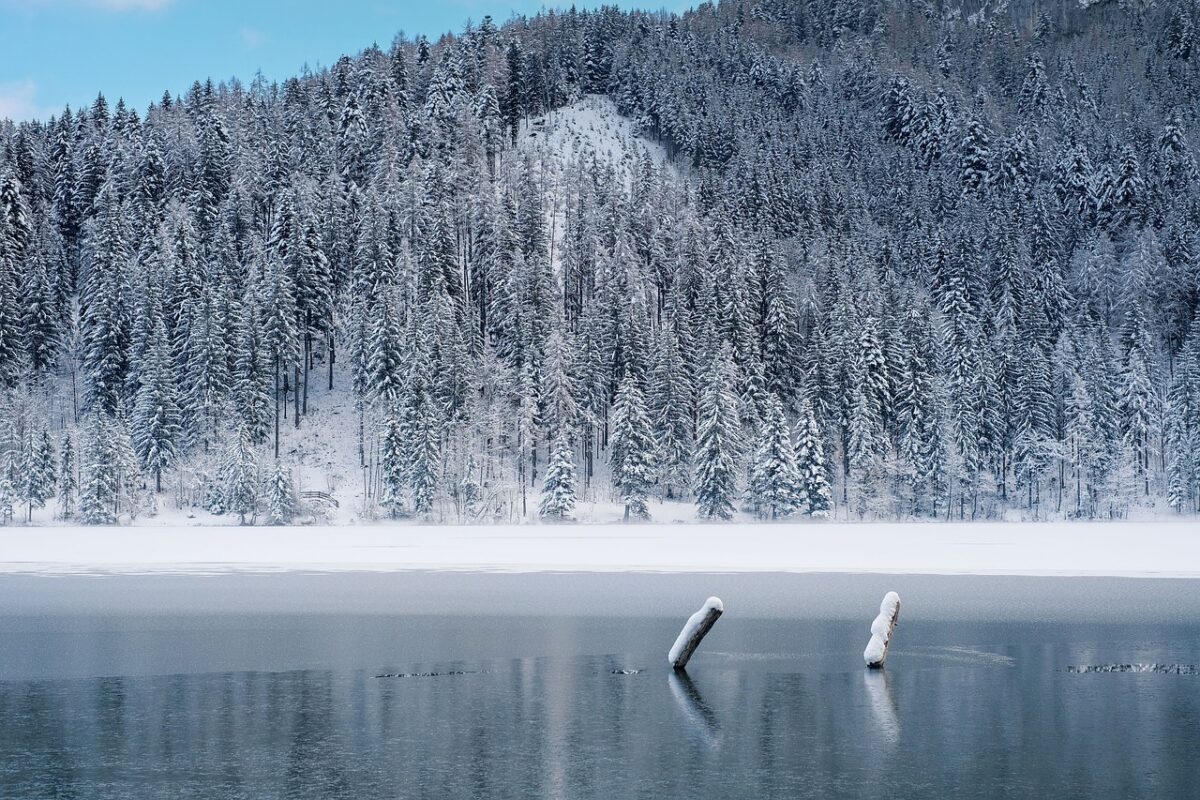 Gli effetti benefici del bagno nel lago ghiacciato