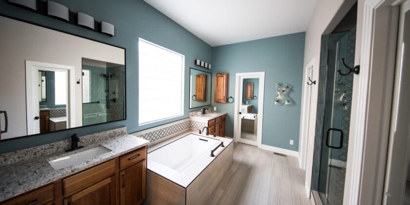 Rinnovare il bagno spendendo poco
