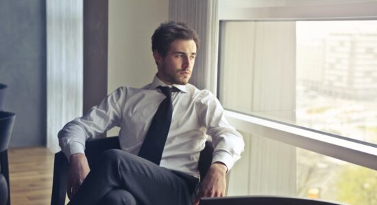 5 occasioni in cui un uomo elegante dovrebbe sempre mettere la cravatta