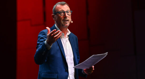 Amadeus è il presentatore e direttore artistico del Festival di Sanremo