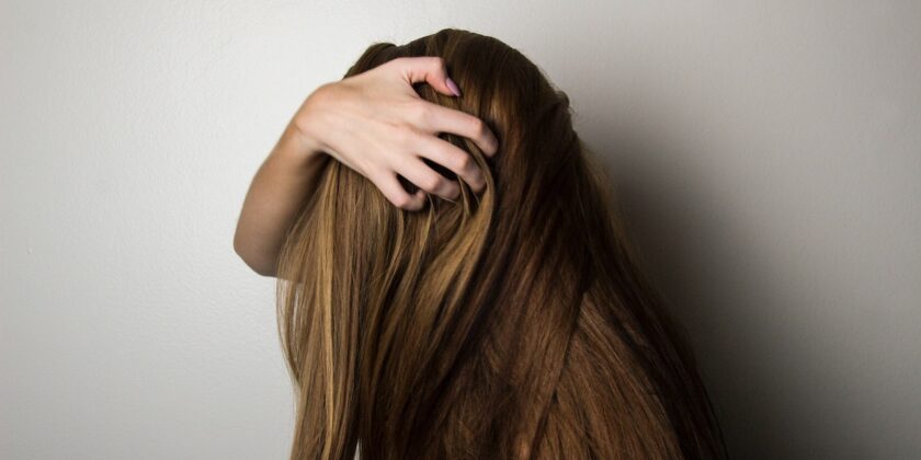 Balayage rosso, la nuova tendenza colore per capelli castani