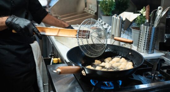 Basta odore di fritto che rende puzzolente la casa