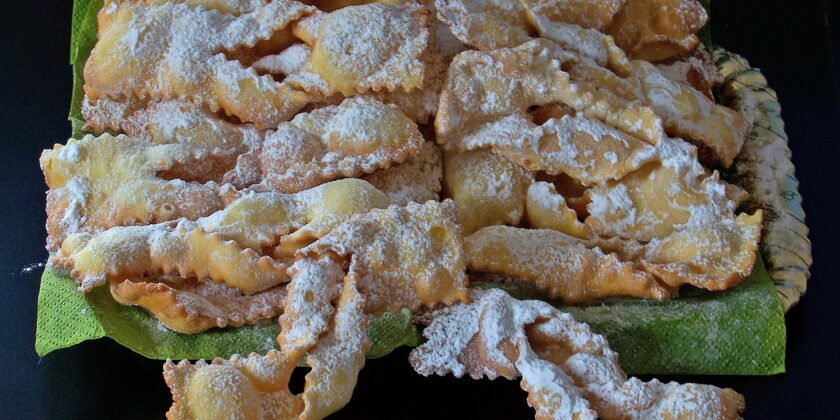 Chiacchiere di Carnevale sempre gonfie, spesse e croccanti evitando alcuni errori comuni