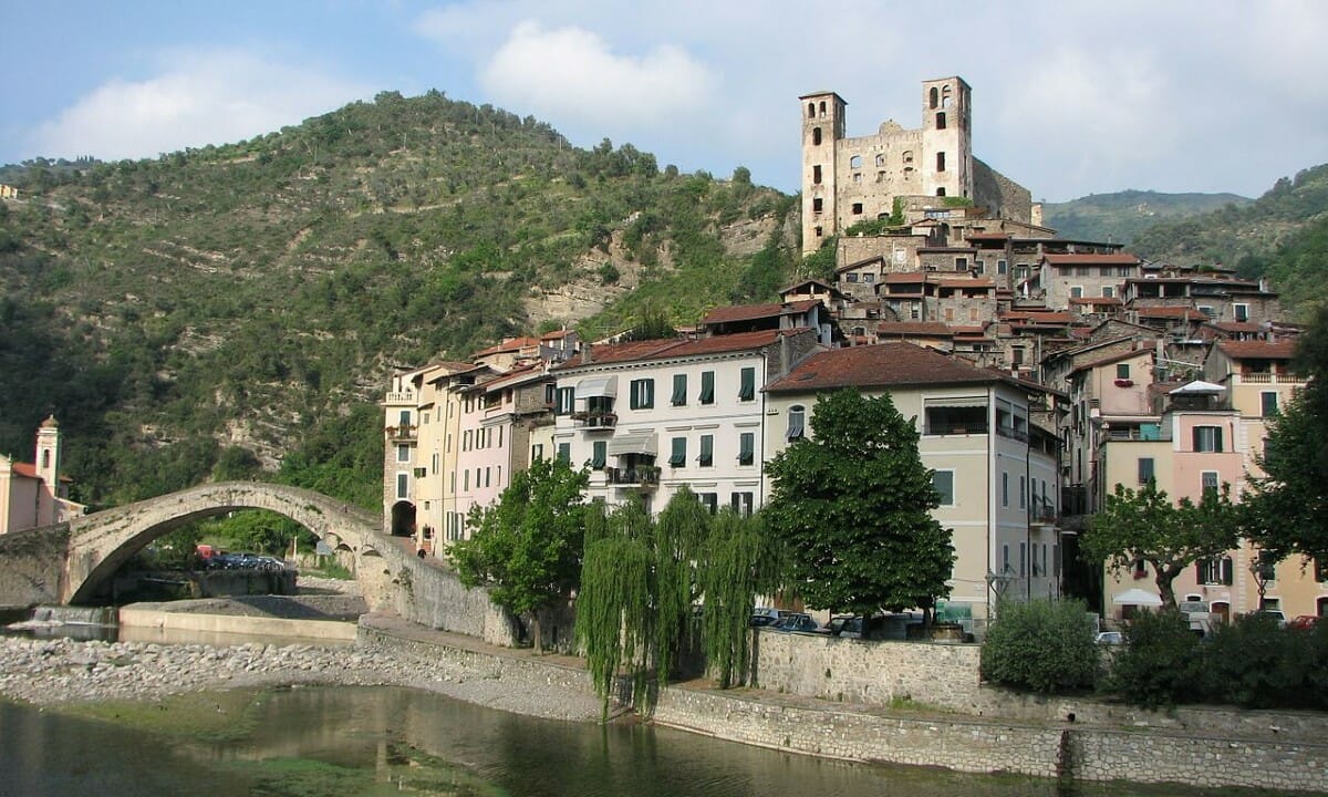 Dolceacqua prende il nome dal gorgogliante torrente