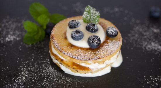 Frittelle di mele gonfie e croccanti