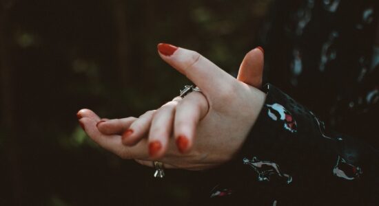 Il miglior rimedio naturale per combattere le mani secche