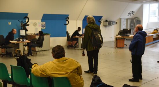 Informarsi a uno sportello INPS per andare in questo caso in pensione già 56 anni e con 20 anni di contributi