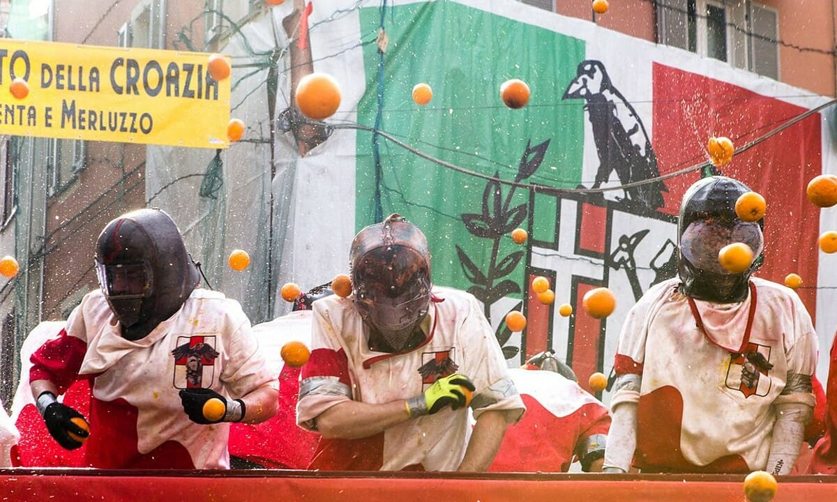 La battaglia delle arance del famosissimo Carnevale di Ivrea