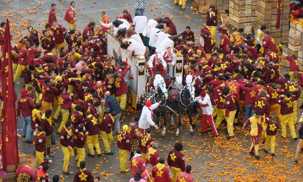 La battaglia delle arance per il Carnevale ad Ivrea