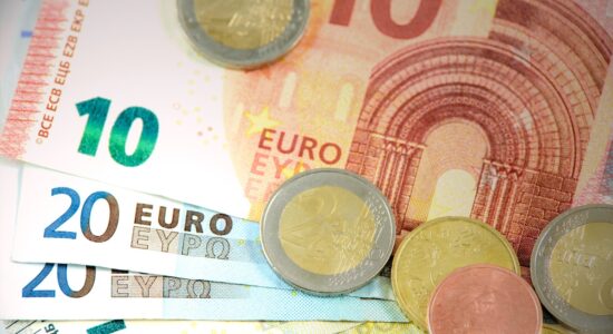 L'euro continuerà a essere forte contro dollaro