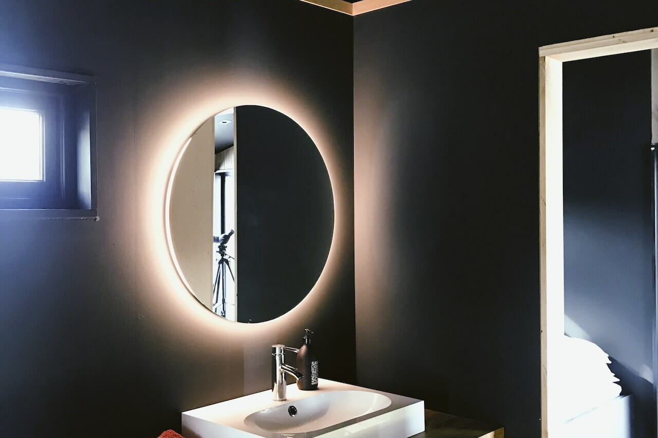 Luce fredda per il bagno degli ospiti