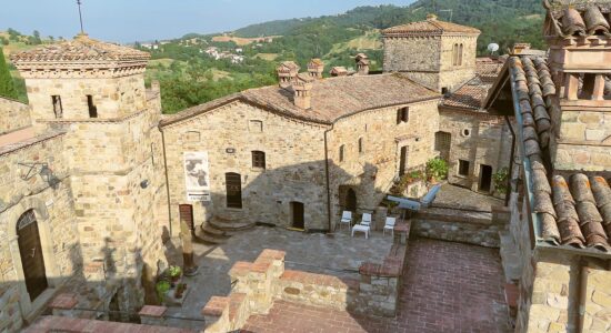Piazza centrale (Votigno, Canossa), fonte Wikipedia