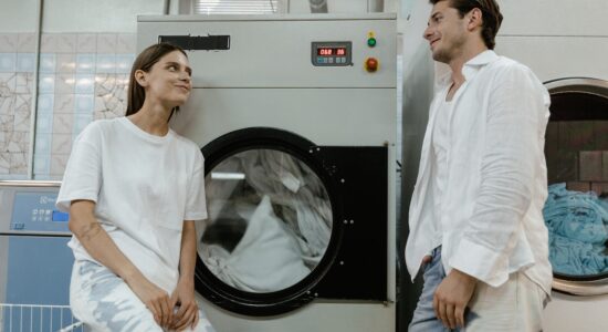 Quante volte a settimana lavare pigiama, jeans e maglioni