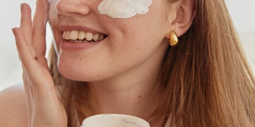 Risparmiare soldi con la crema viso fatta con due ingredienti