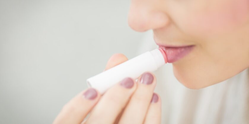 Scegliere fra il burrocacao e il balsamo labbra