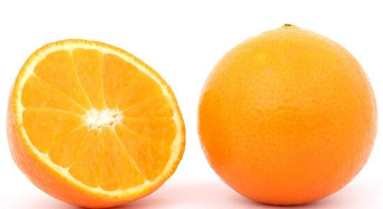 Servono 2 arance e pochi ingredienti per questo dolce di Carnevale