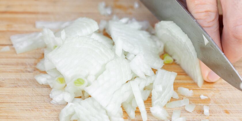 Tagliare la cipolla senza piangere