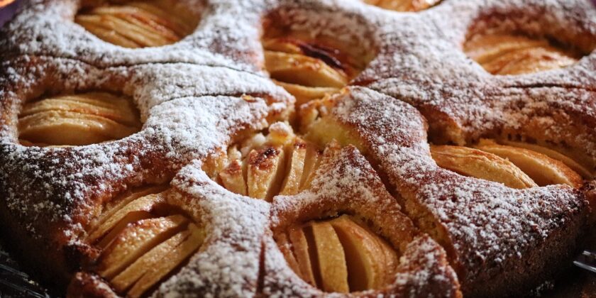 Torta di mele sempre morbida e succosa con questi piccoli accorgimenti