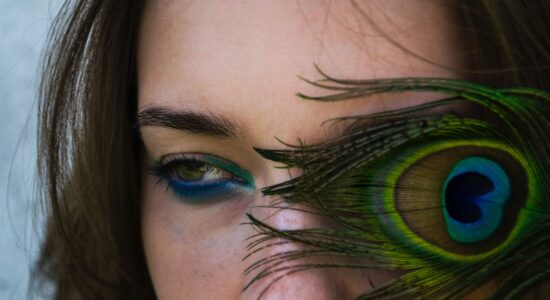Trucco per occhi infossati e cadenti