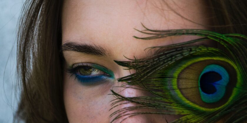 Trucco per occhi infossati e cadenti