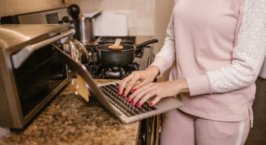Tutti stanno mettendo le arance nel microonde ed il motivo è davvero geniale