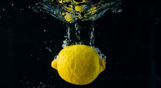 È efficace usare le bucce di limone contro mosche e zanzare