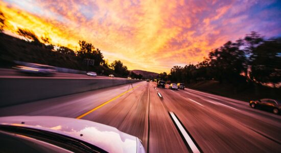 Le azioni Stellantis spingono al rialzo il Ftse Mib