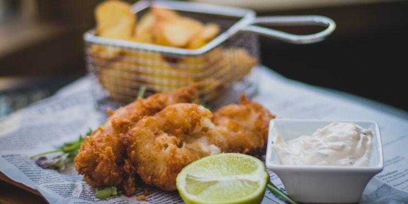 Il metodo delle nonne per eliminare l'odore di pesce fritto