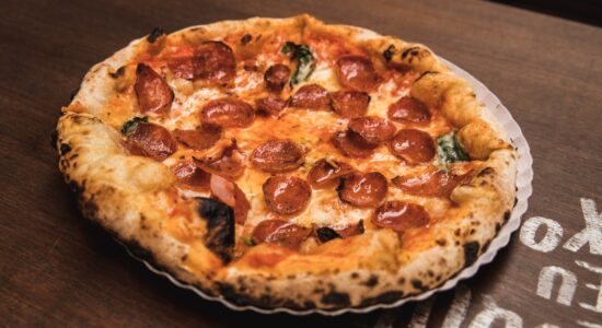 Come realizzare un perfetto cornicione per la pizza