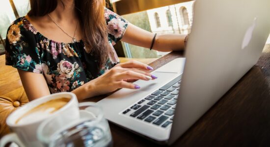 9 lavori da donna tra i più richiesti anche da casa o senza laurea