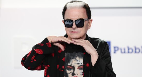A cosa ha rinunciato Malgioglio per Maria De Filippi e i segreti del suo look
