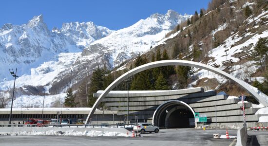 A un passo dal cielo in questi 3 ristoranti più alti d'Italia-Monte Bianco