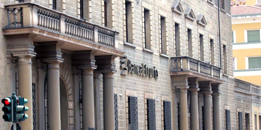 Adesso attenzione ai soldi sul conto corrente-una sede alla Banca Etruria